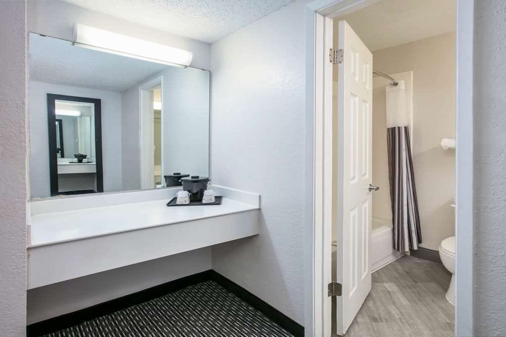Hotel La Quinta Inn by Wyndham Dallas Uptown photo 2