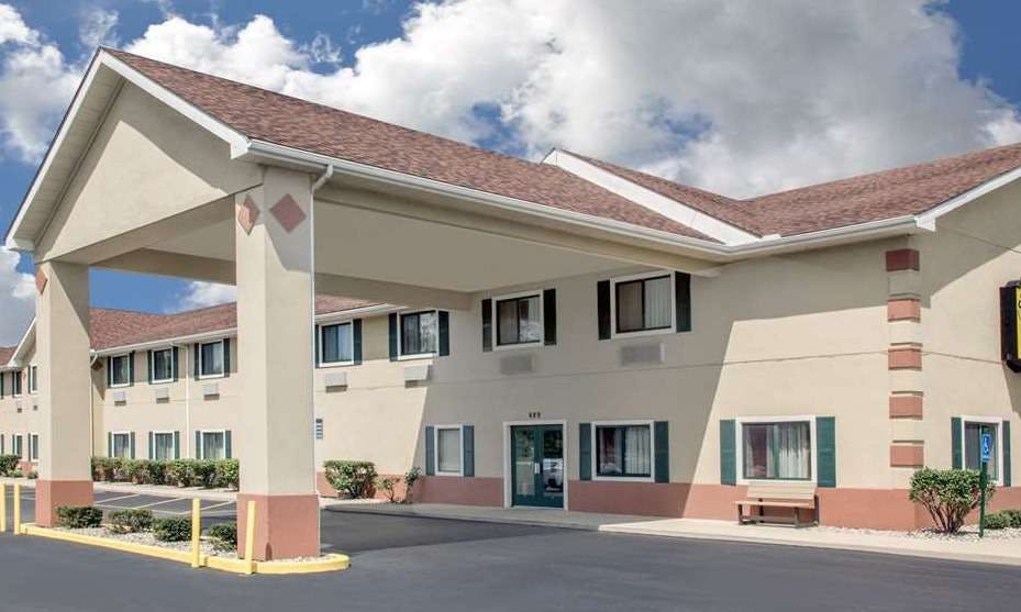 Super 8 by Wyndham Three Rivers