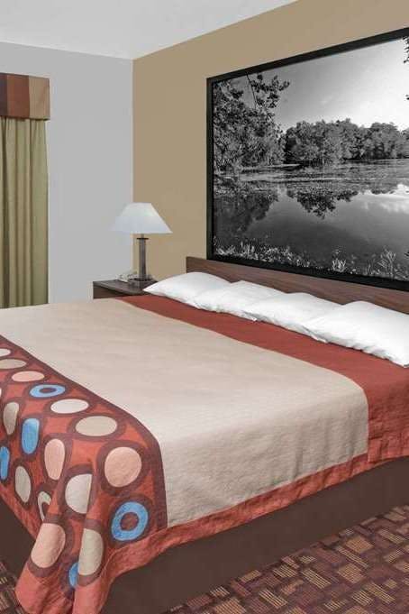 Hotel Super 8 by Wyndham Three Rivers photo 1