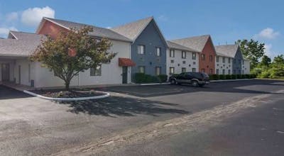 Ramada by Wyndham Effingham