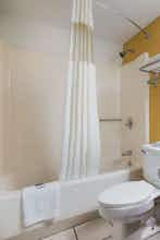 Hotel Ramada by Wyndham Effingham photo 4