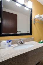 Hotel Ramada by Wyndham Effingham photo 5