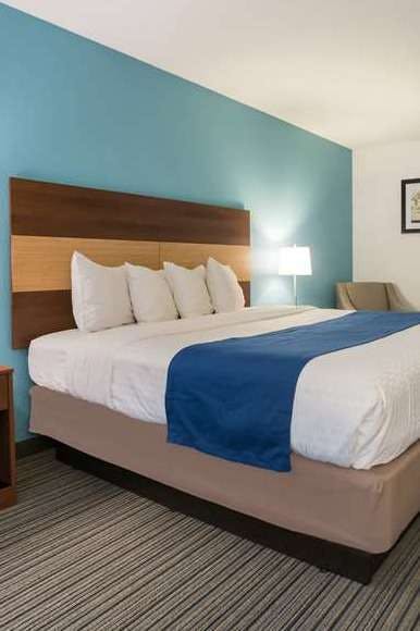 Hotel Ramada by Wyndham Effingham photo 1