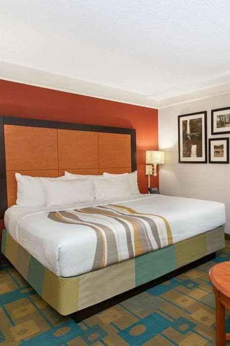 Hotel La Quinta Inn & Suites by Wyndham Denver Southwest Lakewood photo 1