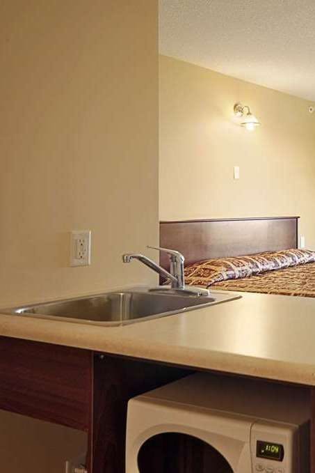Hotel Super 8 by Wyndham Fort Saskatchewan photo 3