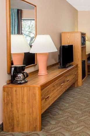 Hotel Super 8 by Wyndham Dodgeville photo 2