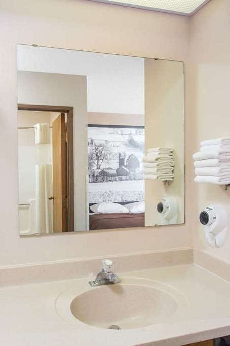 Hotel Super 8 by Wyndham Dodgeville photo 4