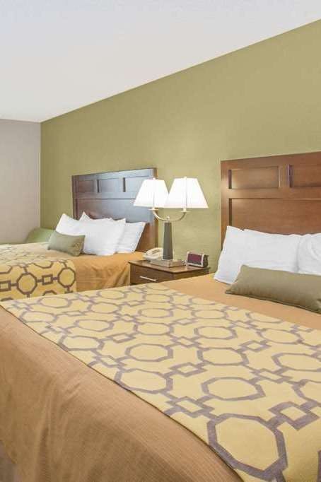 Hotel Baymont by Wyndham Ames photo 2