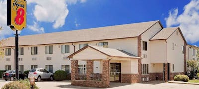 Super 8 Dyersville