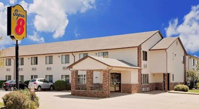 Super 8 by Wyndham Dyersville near Field of Dreams