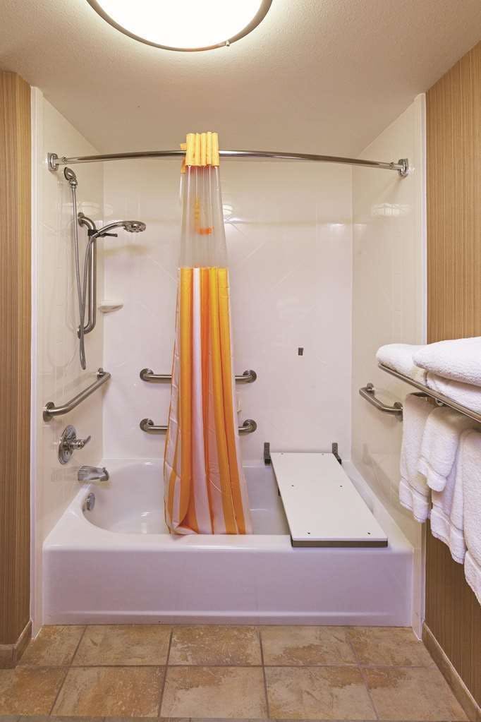 Hotel La Quinta Inn & Suites by Wyndham Edmond photo 3