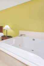 Hotel Baymont Sevierville photo 2