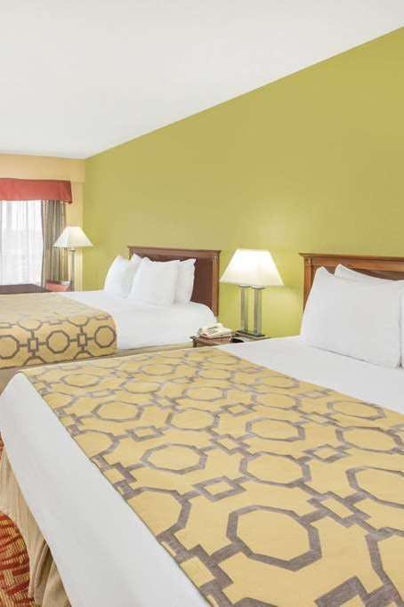 Hotel Baymont by Wyndham Sevierville Pigeon Forge photo 1