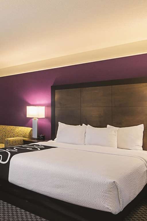 Hotel La Quinta Inn & Suites by Wyndham Oklahoma City - NW Expwy photo 1