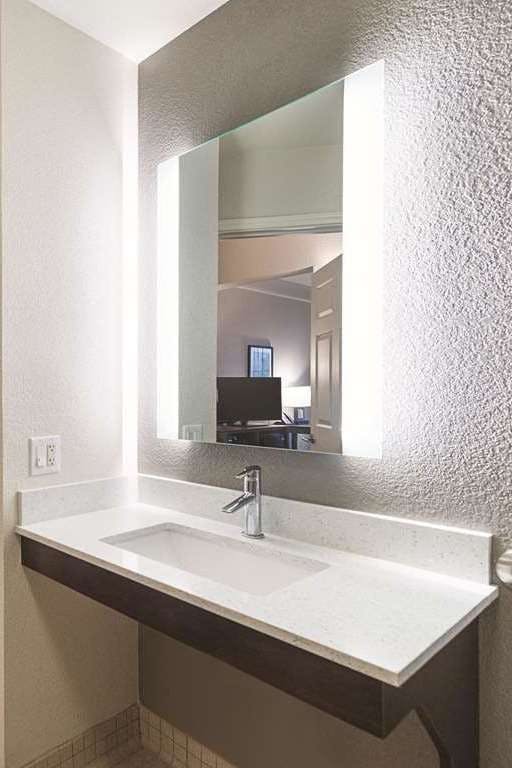 Hotel La Quinta Inn & Suites by Wyndham Oklahoma City - NW Expwy photo 5