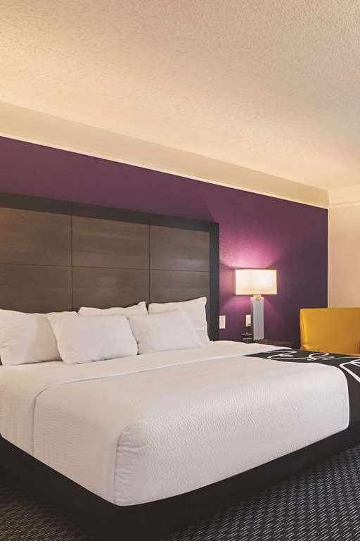 Hotel La Quinta Inn & Suites by Wyndham Oklahoma City - NW Expwy photo 2