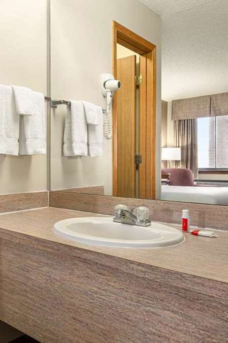 Hotel Travelodge Wellington KS photo 5