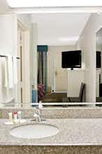 Hotel Howard Johnson by Wyndham Houston Heights/Downtown photo 4