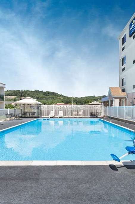 Hotel Ramada by Wyndham Harrisonburg photo 3