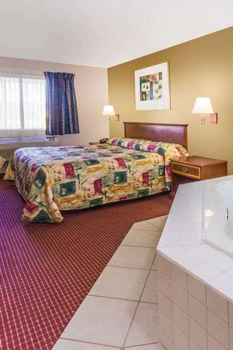 Hotel Super 8 by Wyndham Joliet I-55 N/Chicago photo 1