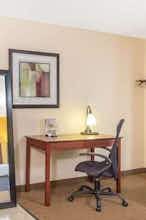 Hotel Baymont Inn and Suites Dubuque photo 4
