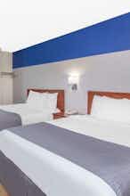 Hotel Baymont Inn and Suites Dubuque photo 2