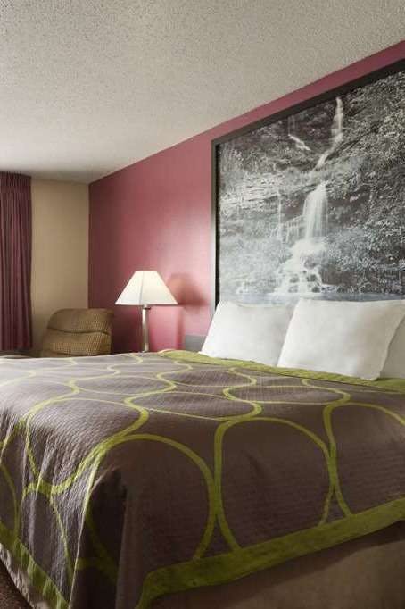 Hotel Super 8 by Wyndham Cameron photo 1