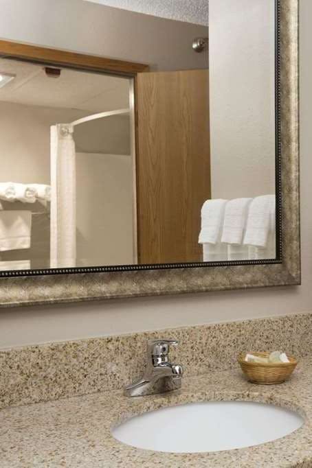 Hotel Super 8 by Wyndham Cameron photo 4