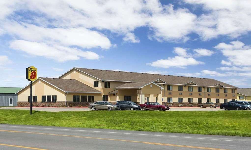 Super 8 by Wyndham Cameron