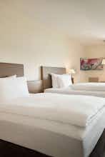 Hotel Ramada by Wyndham Nuernberg Parkhotel photo 2