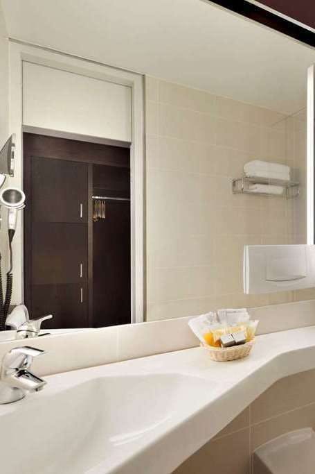 Hotel Ramada by Wyndham Nuernberg Parkhotel photo 4