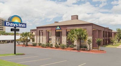 Days Inn by Wyndham College Station University Drive