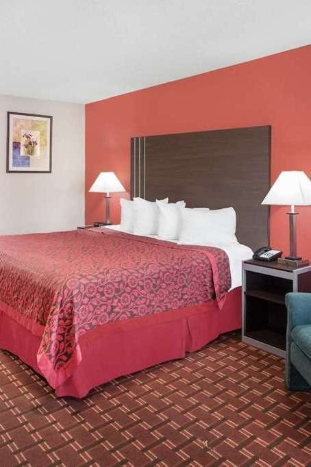 Hotel Days Inn by Wyndham College Station University Drive photo 3