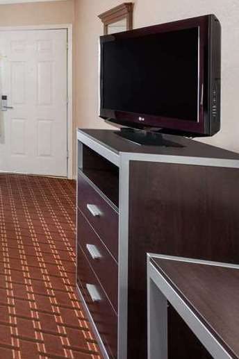 Hotel Days Inn by Wyndham College Station University Drive photo 5