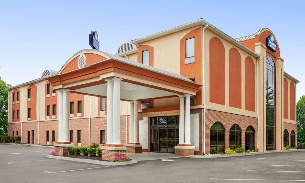 Days Inn & Suites by Wyndham Murfreesboro
