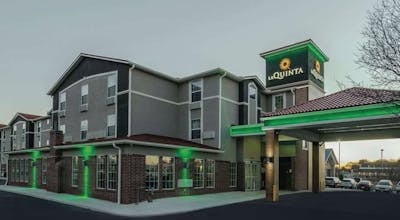 La Quinta Inn & Suites by Wyndham Kansas City Airport