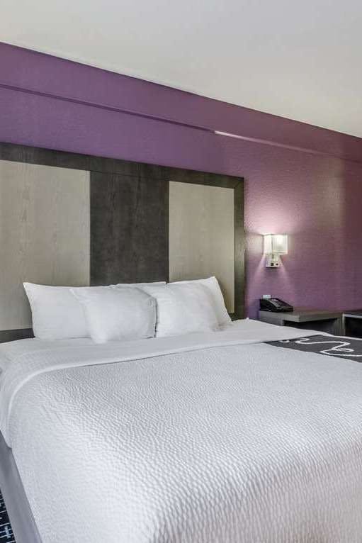 Hotel La Quinta Inn & Suites by Wyndham Kansas City Airport photo 1