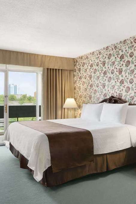 Hotel Travelodge by Wyndham Niagara Falls Fallsview photo 1