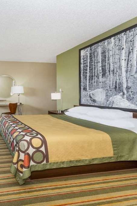 Hotel Super 8 by Wyndham Montrose photo 1