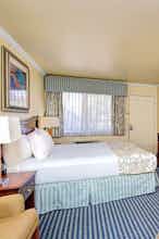 Hotel Super 8 by Wyndham Santa Cruz Beach photo 1