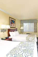 Hotel Super 8 by Wyndham Santa Cruz Beach photo 2