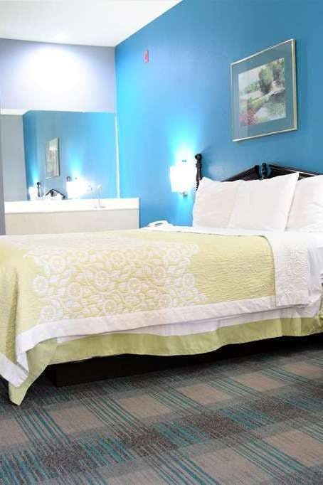 Hotel Days Inn by Wyndham Montgomery photo 2