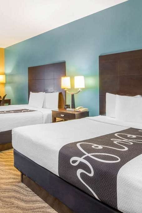 Hotel La Quinta Inn & Suites by Wyndham Glen Rose photo 2