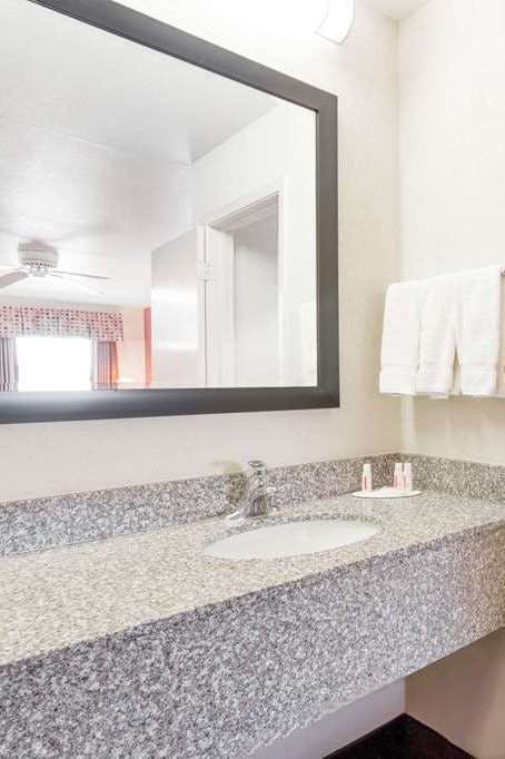 Hotel Ramada Limiited San Angelo photo 4