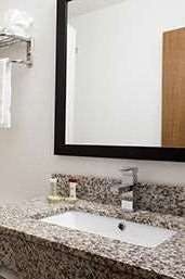 Hotel Baymont by Wyndham Cedar Rapids photo 4