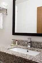 Hotel Baymont Cedar Rapids photo 4