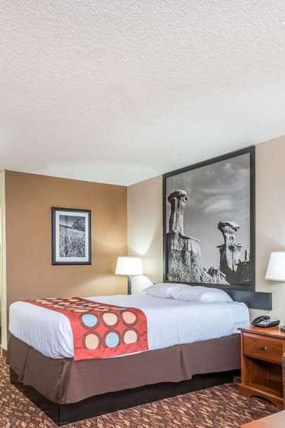 Hotel Super 8 by Wyndham Clovis photo 1