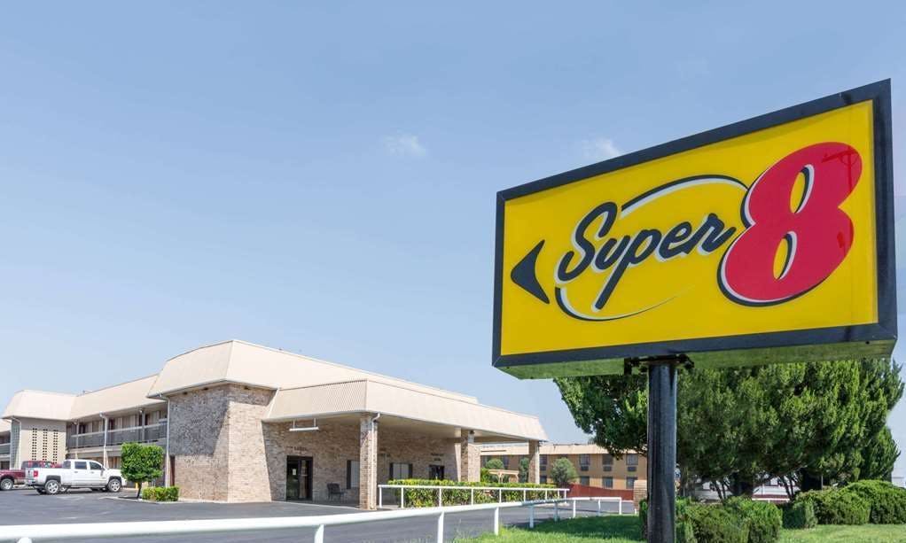 Super 8 by Wyndham Clovis