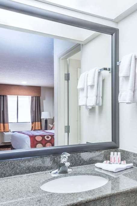 Hotel Super 8 by Wyndham Clovis photo 4