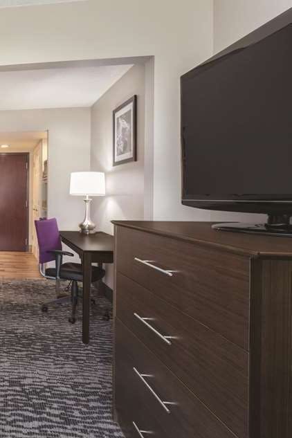 Hotel La Quinta Inn & Suites by Wyndham Columbus North photo 3